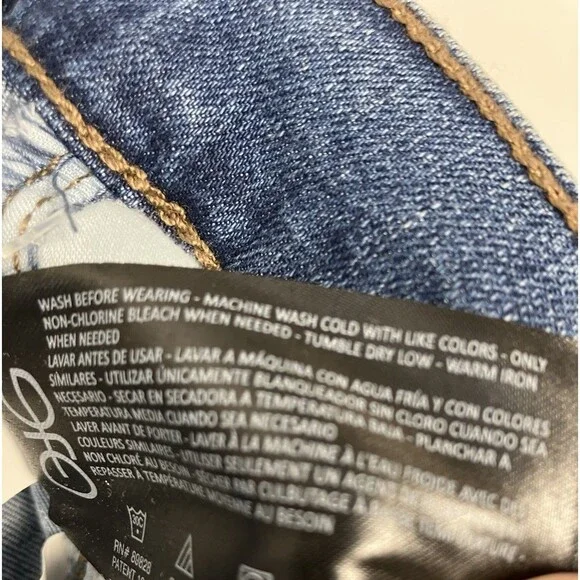 Gloria Vanderbilt Amanda Bermuda Blue Jean Shorts Size 4 NWT - Picture 4 of 9